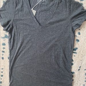NWT Everlane Gray V-Neck Tee shirt (sz small)